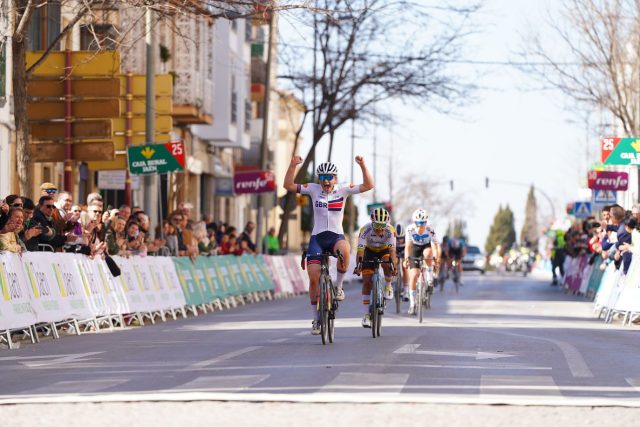 Erin Boothman se anota la primera edición de la Copa de las Naciones UCI Jaén Paraíso Interior. Foto de Juan Moya Erin Boothman se anota la primera edición de la Copa de las Naciones UCI Jaén Paraíso Interior. Foto de Juan Moya