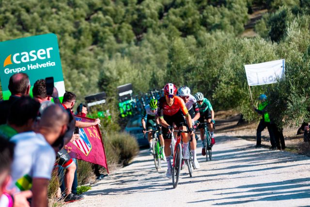 Michal Kwiatkowski lidera la escapada en Santa Eulalia. Foto de Juan Antonio Higueras