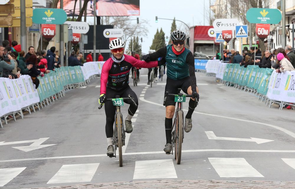 Los participantes de la Gran Fondo Jaén Paraíso Interior aportan su granito de arena a la lucha contra el cáncer