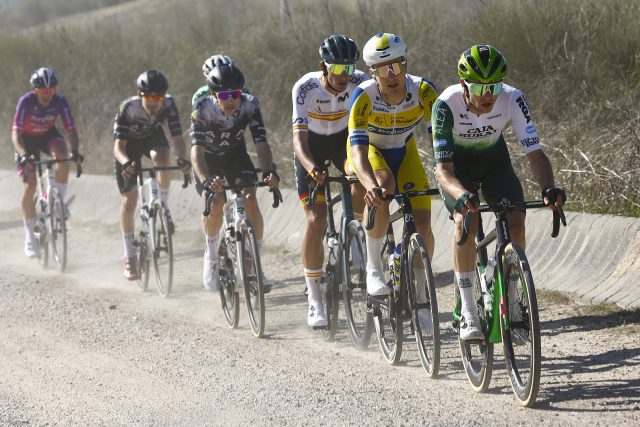 La fuga, liderada por Julen Arriolabengoa, en Vandelvira. Foto de Sprint Cycling