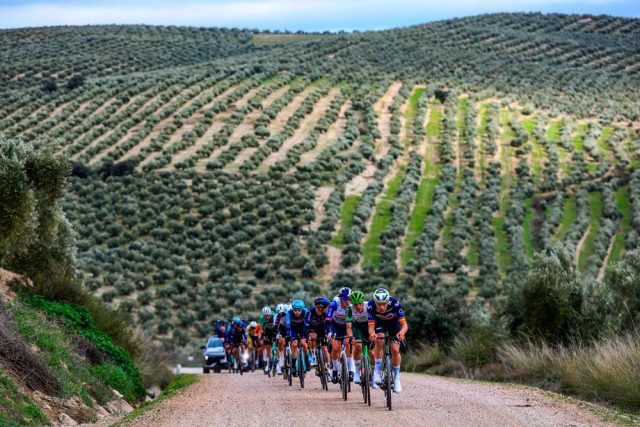 Iván Romeo (Movistar Team), a la ofensiva en un Camino de Olivos de la Clásica Jaén Paraíso Interior 2026. Foto de Sprint Cycling
